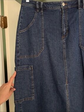 ON 34th Women’s NWOT  Denim Midi Skirt with Cargo Pockets - Dark Blue NEVER WORN